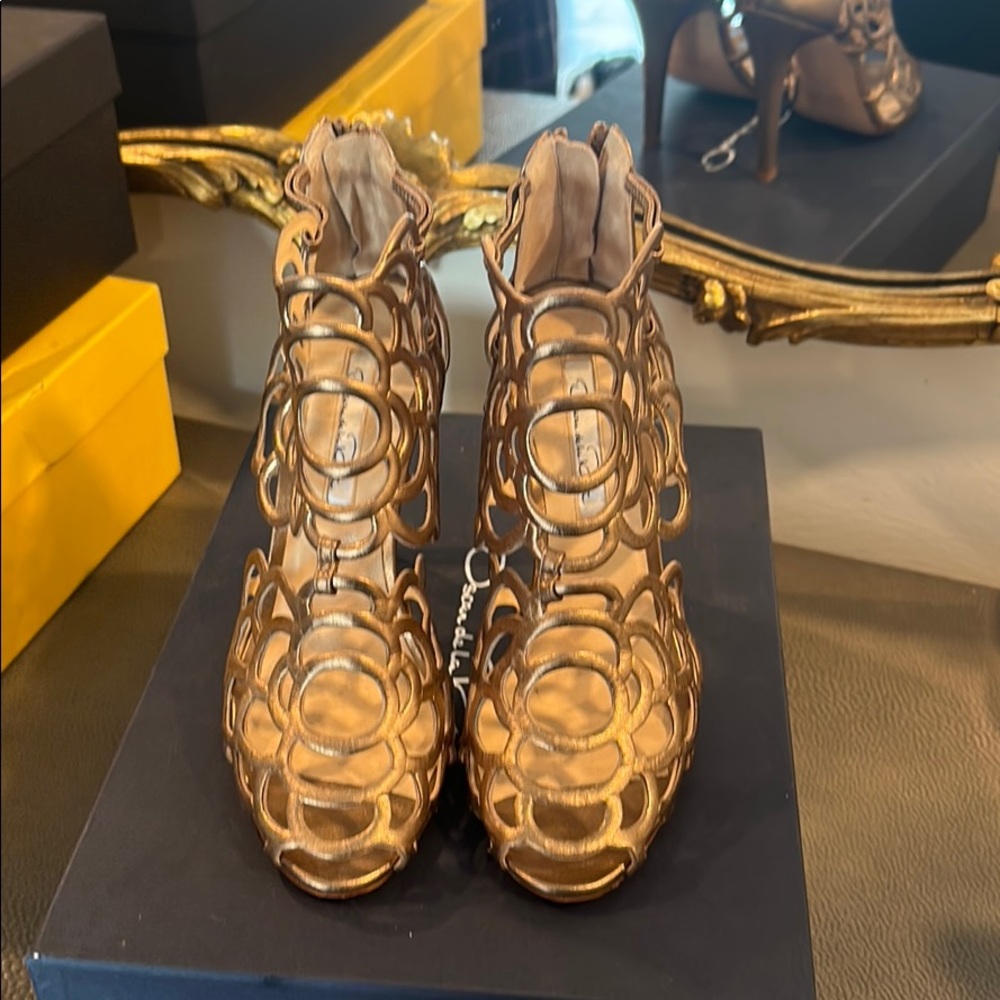 OSCAR DE LA RENTA GLADIA HEEL